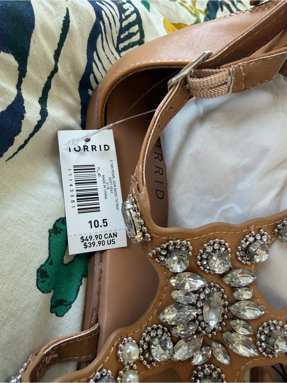 NWT 10.5W Torrid Tan Jeweled T-Strap Sandals - Picture 5 of 5